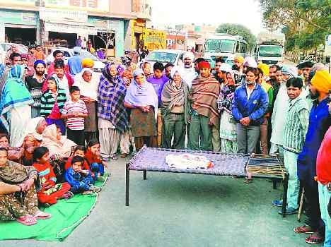 newborn child died, family protest in mansa